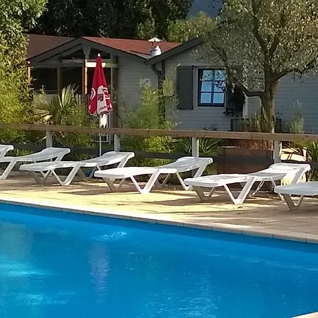 Camping Du Lac مكان تخييم 4*