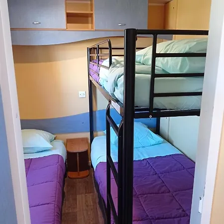 Camping Du Lac مكان تخييم 4*