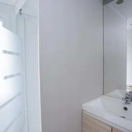 مكان تخييم Camping Du Lac 4*