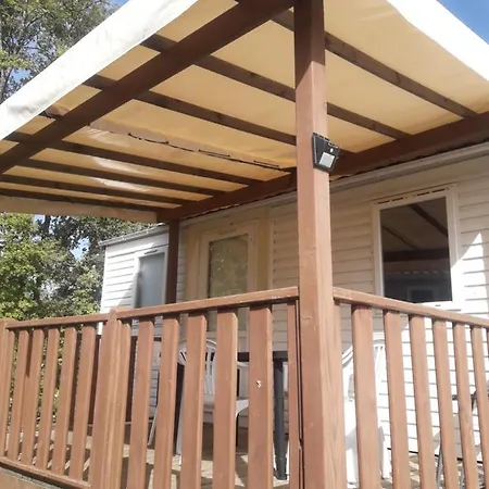 Camping Du Lac مكان تخييم فوا