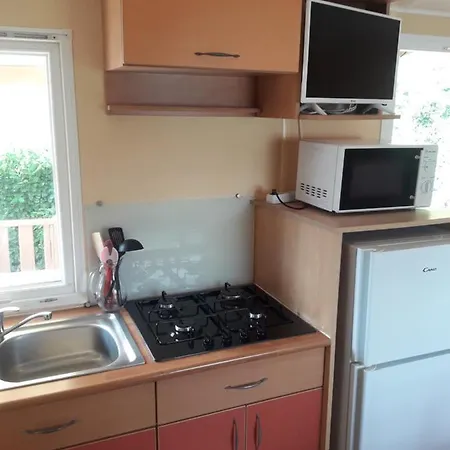 Camping Du Lac مكان تخييم 4*