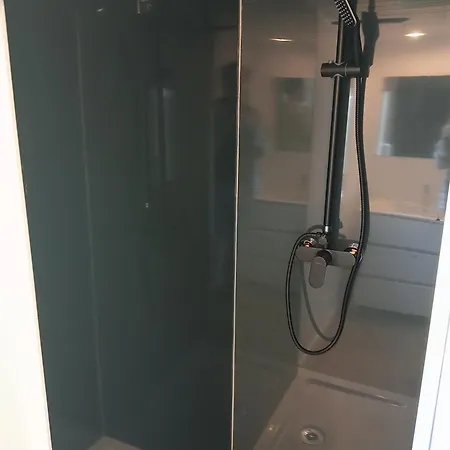 Camping Du Lac مكان تخييم 4*