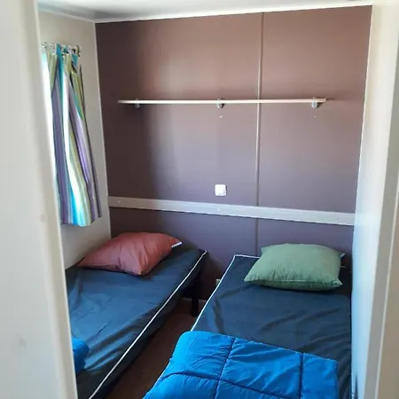 Camping Du Lac مكان تخييم 4*