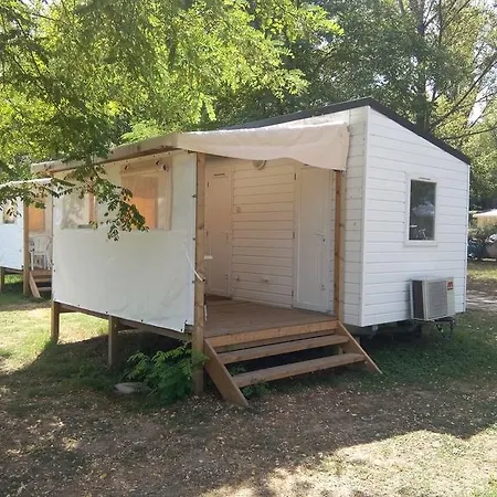Camping Du Lac مكان تخييم 4*